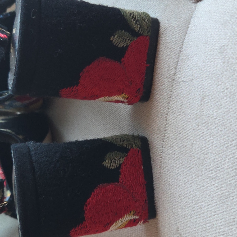Larroude X Markarian Black Heels with Red Floral Embroidery 9.5 New - Picture 7 of 10